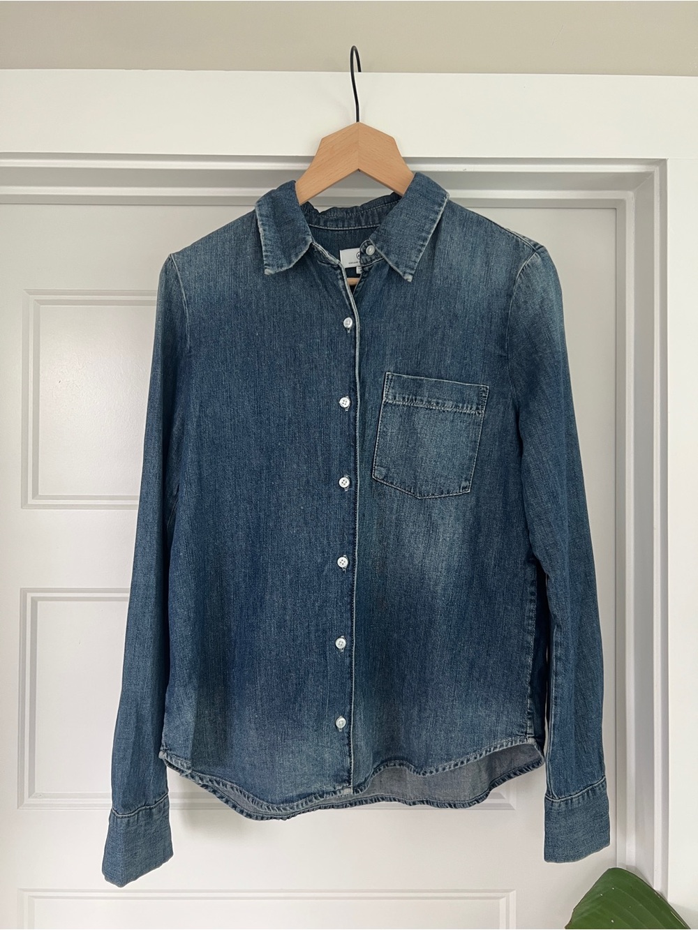 AGDenim Button-Up Shirt in Washed Blue